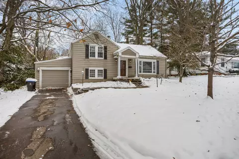 Exterior - 1233 E Jefferson St, Bloomington, IL 61701 photo 3 of 5