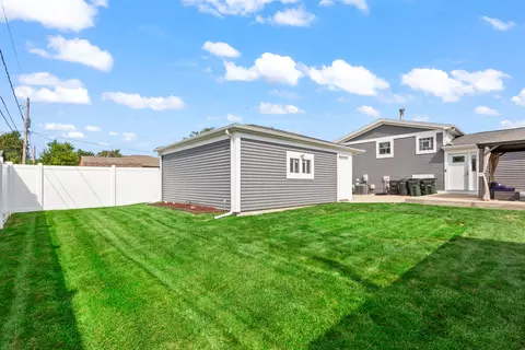 Exterior - 5823 Stuart Ln, Oak Forest, IL 60452 photo 6 of 7