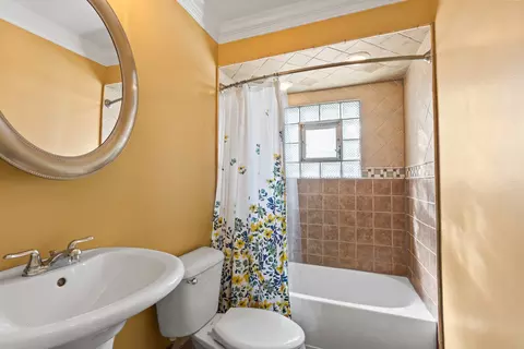 Bath - 5823 Stuart Ln, Oak Forest, IL 60452 photo 1 of 2