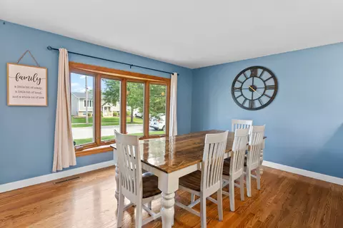 Dining - 5823 Stuart Ln, Oak Forest, IL 60452 photo 3 of 3