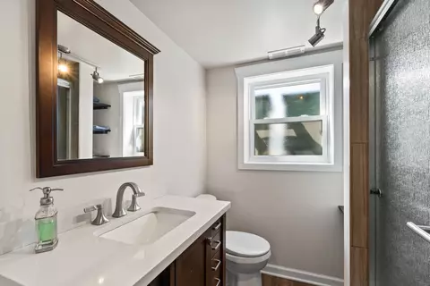 Bath - 5823 Stuart Ln, Oak Forest, IL 60452 photo 2 of 2