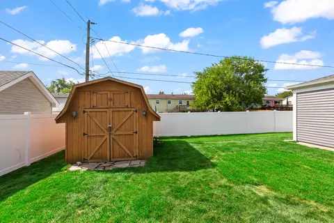 Exterior - 5823 Stuart Ln, Oak Forest, IL 60452 photo 5 of 7