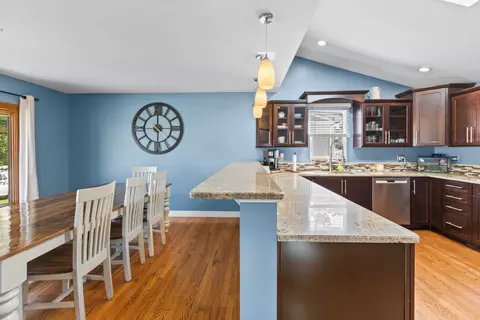 Kitchen - 5823 Stuart Ln, Oak Forest, IL 60452 photo 1 of 4