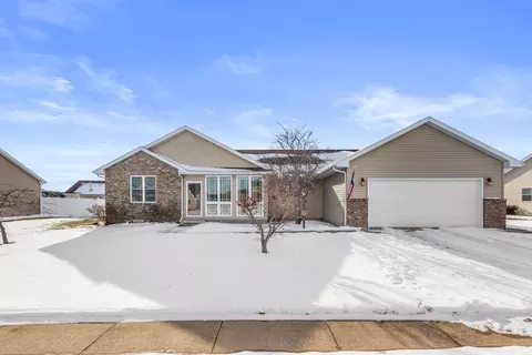 307 Zehr Ln, Fisher, IL 61843