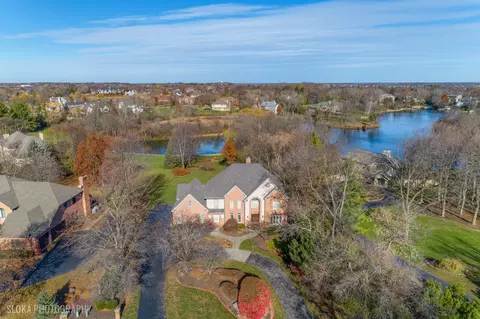 16 Mulberry Dr, Hawthorn Woods, IL 60047