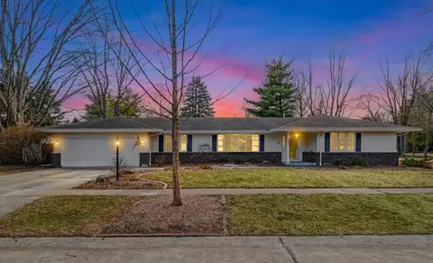 901 Kent Dr, Champaign, IL 61821