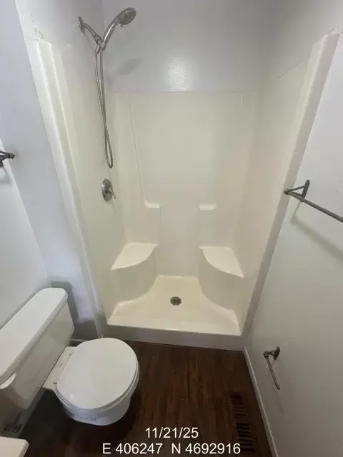 Bath - 35728 N Benjamin Ave, Ingleside, IL 60041 photo 2 of 2