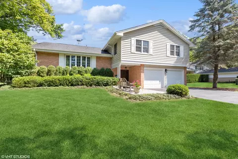 454 W Sheridan Pl, Lake Bluff, IL 60044
