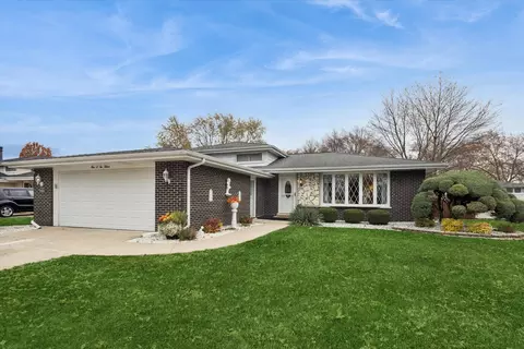 9 S215 Florence Ave, Downers Grove, IL 60516