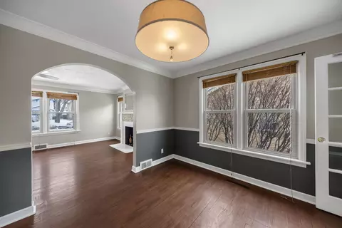 Living - 1103 S Evergreen Ave, Kankakee, IL 60901 photo 4 of 6