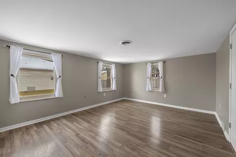 Living - 1103 S Evergreen Ave, Kankakee, IL 60901 photo 6 of 6