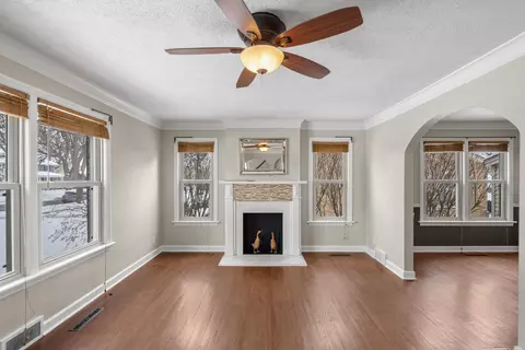 Living - 1103 S Evergreen Ave, Kankakee, IL 60901 photo 3 of 6