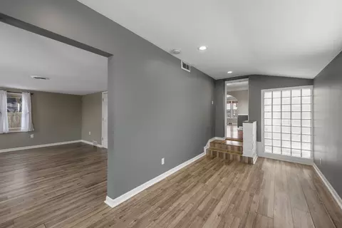 Living - 1103 S Evergreen Ave, Kankakee, IL 60901 photo 5 of 6