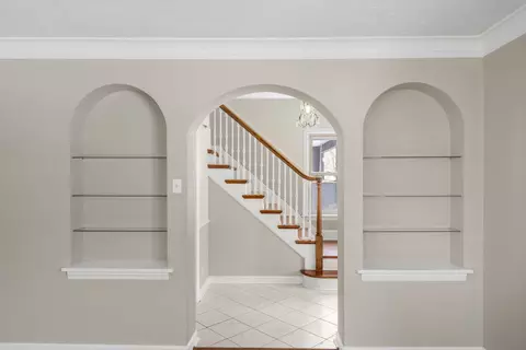 Entry Way - 1103 S Evergreen Ave, Kankakee, IL 60901 photo 2 of 4