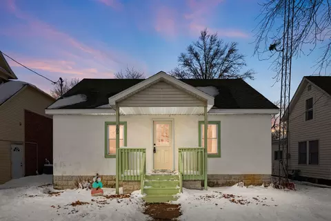 105 N 3rd St, Martinton, IL 60951