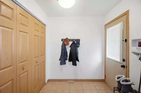 Entry Way - Undisclosed, Elgin, IL 60123 photo 1 of 1