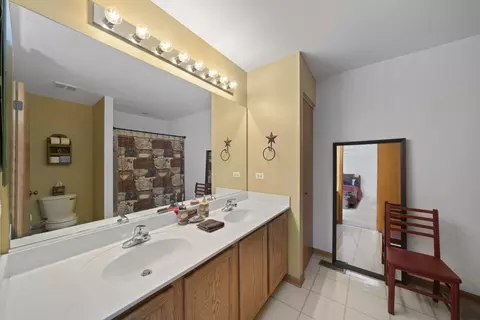 Bath - 3505 Bailey St, Plano, IL 60545 photo 2 of 4