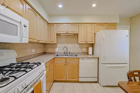 1430 Sandstone Dr #202, Wheeling, IL 60090 photo 7