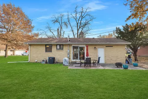 Exterior - 200 W Summit St, Normal, IL 61761 photo 3 of 5