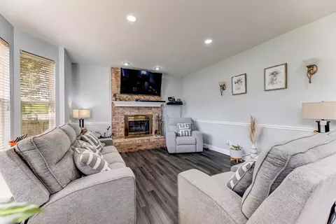 Living - 6304 Southridge Dr, Plainfield, IL 60586 photo 2 of 3