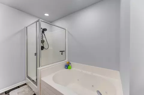 Bath - 6304 Southridge Dr, Plainfield, IL 60586 photo 3 of 4
