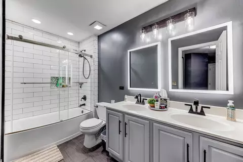 Bath - 6304 Southridge Dr, Plainfield, IL 60586 photo 4 of 4