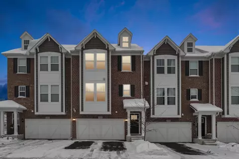 904 Coletta Cir, Naperville, IL 60563
