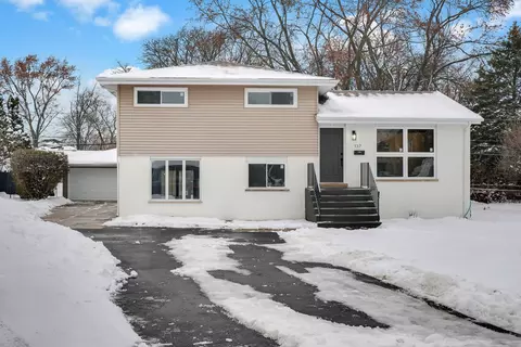 137 Julie Dr, Glenview, IL 60025