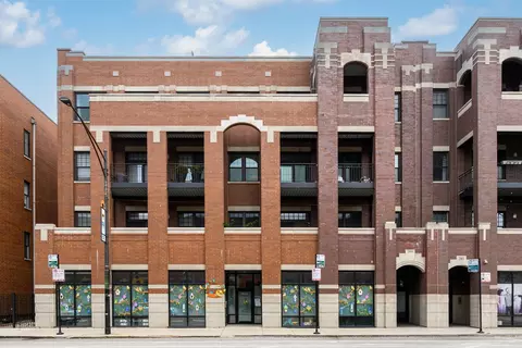 2905 N Halsted St #201, Chicago, IL 60657