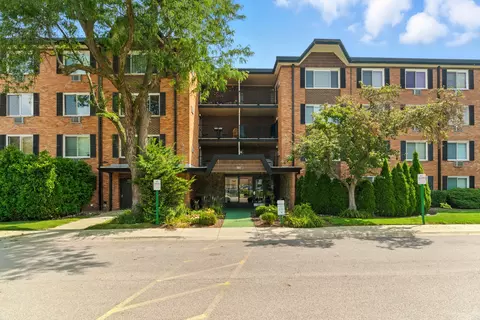 1207 S Old Wilke Rd #303, Arlington Heights, IL 60005