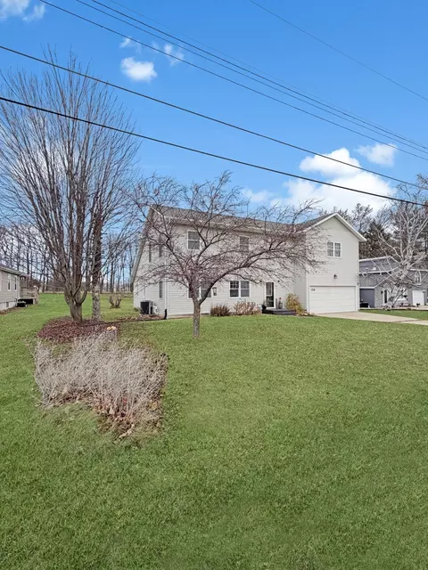2128 Lancaster Heights Rd, Freeport, IL 61032