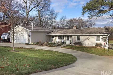 1512 W Oakleaf Dr, Johnsburg, IL 60051