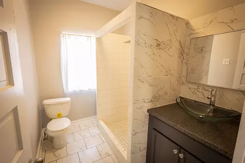 Bath - 684 S Gordon Ave, Kankakee, IL 60901 photo 1 of 1