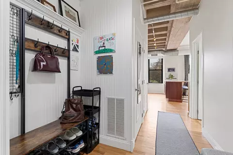 Entry Way - 811 S Lytle St #103, Chicago, IL 60607 photo 1 of 1