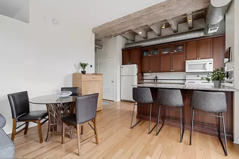 Dining - 811 S Lytle St #103, Chicago, IL 60607 photo 1 of 1