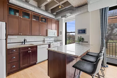 Kitchen - 811 S Lytle St #103, Chicago, IL 60607 photo 2 of 3