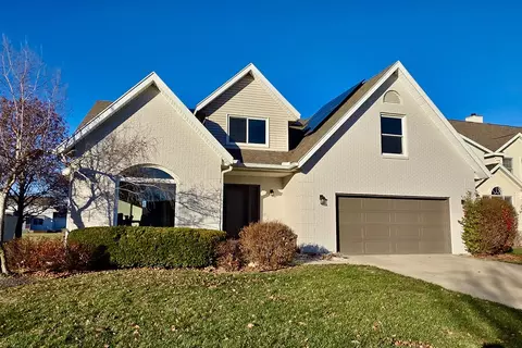 10 Prenzler Dr, Bloomington, IL 61704