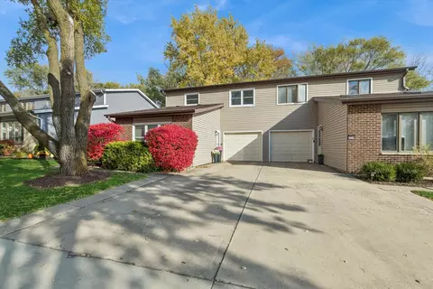 323 Morningside Dr #B, Bloomingdale, IL 60108