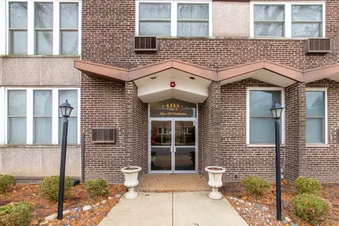 1333 W Touhy Ave #303, Park Ridge, IL 60068