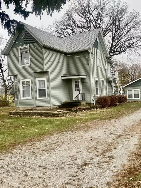 365 4th Ave S, Saint Anne, IL 60964