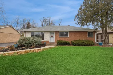 24874 W Lakeview Dr, Lake Villa, IL 60046