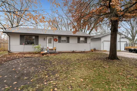 1523 Minns Dr, Machesney Park, IL 61115