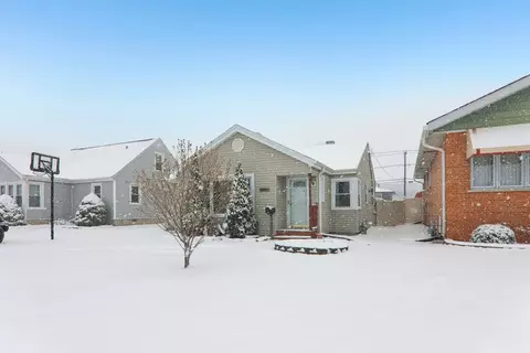 8033 Austin Ave, Burbank, IL 60459