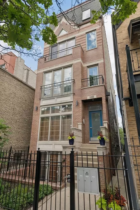 1035 N Hermitage Ave #3PH, Chicago, IL 60622
