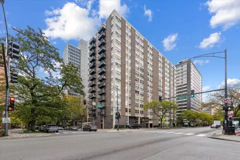 3033 N Sheridan Rd #906, Chicago, IL 60657