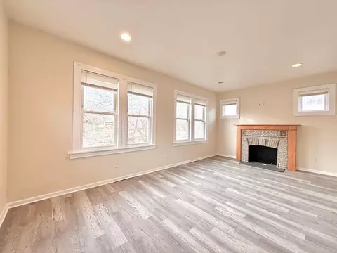 Living - 1406 W 109th Pl, Chicago, IL 60643 photo 2 of 5