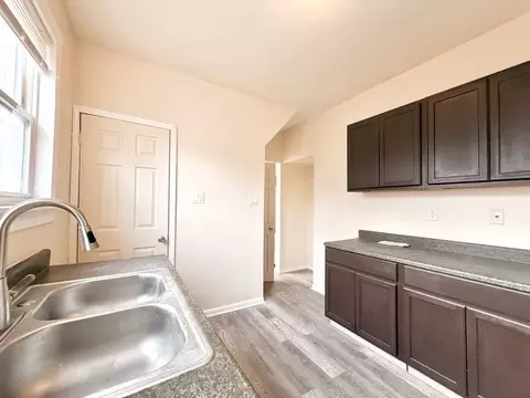 Kitchen - 1406 W 109th Pl, Chicago, IL 60643 photo 1 of 2