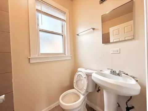 Bath - 1406 W 109th Pl, Chicago, IL 60643 photo 1 of 2