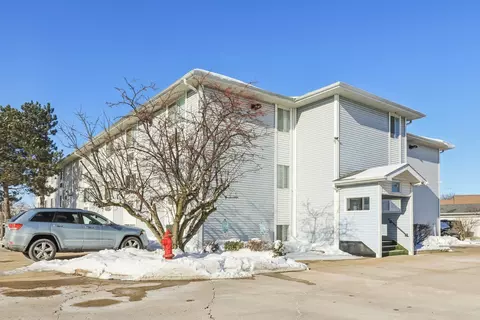 3170 W Monroe St #311, Waukegan, IL 60085