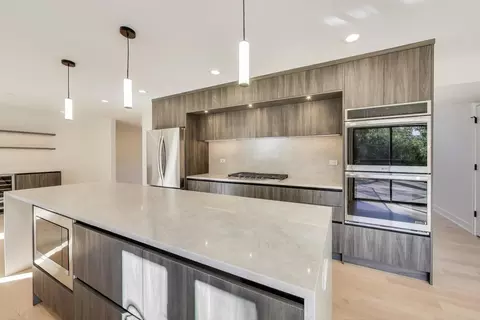 Kitchen - 73 Augusta Dr, Deerfield, IL 60015 photo 1 of 3